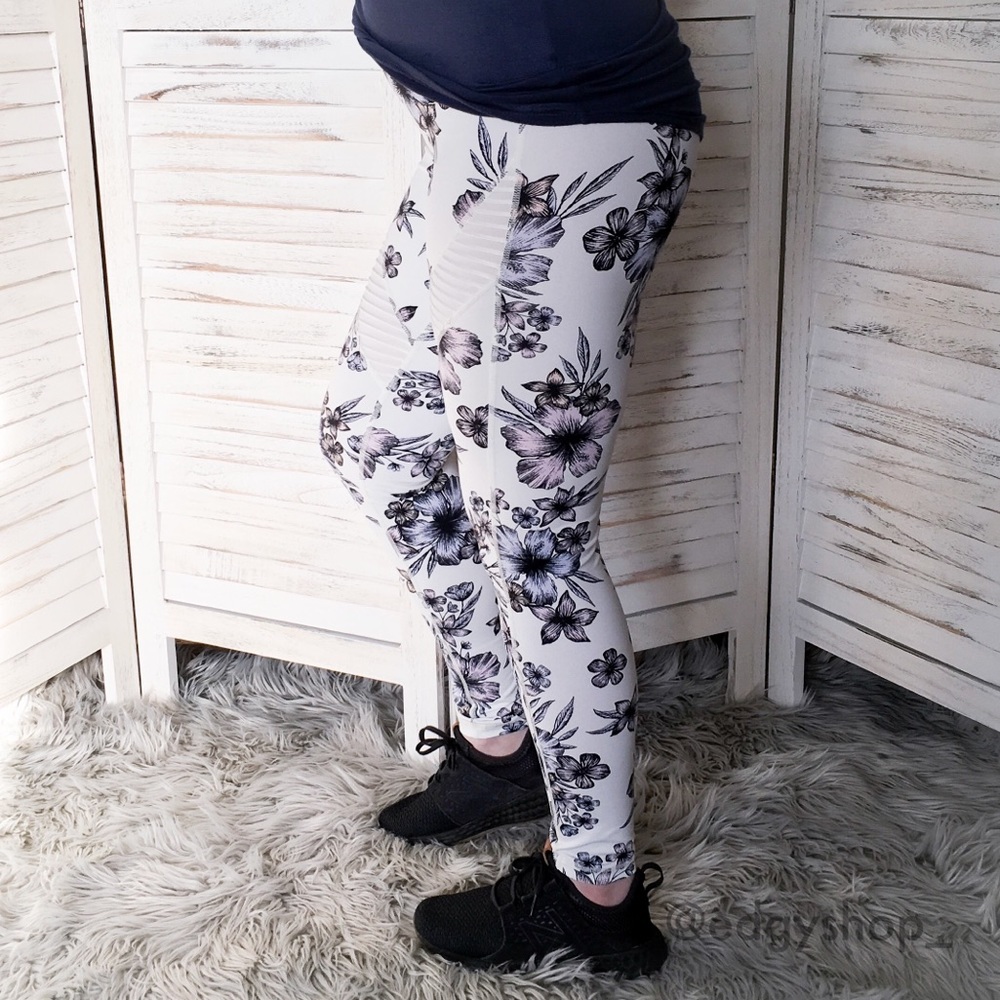 Hibiscus Ribbed Mesh Moto Legging - Picture 2 of 8